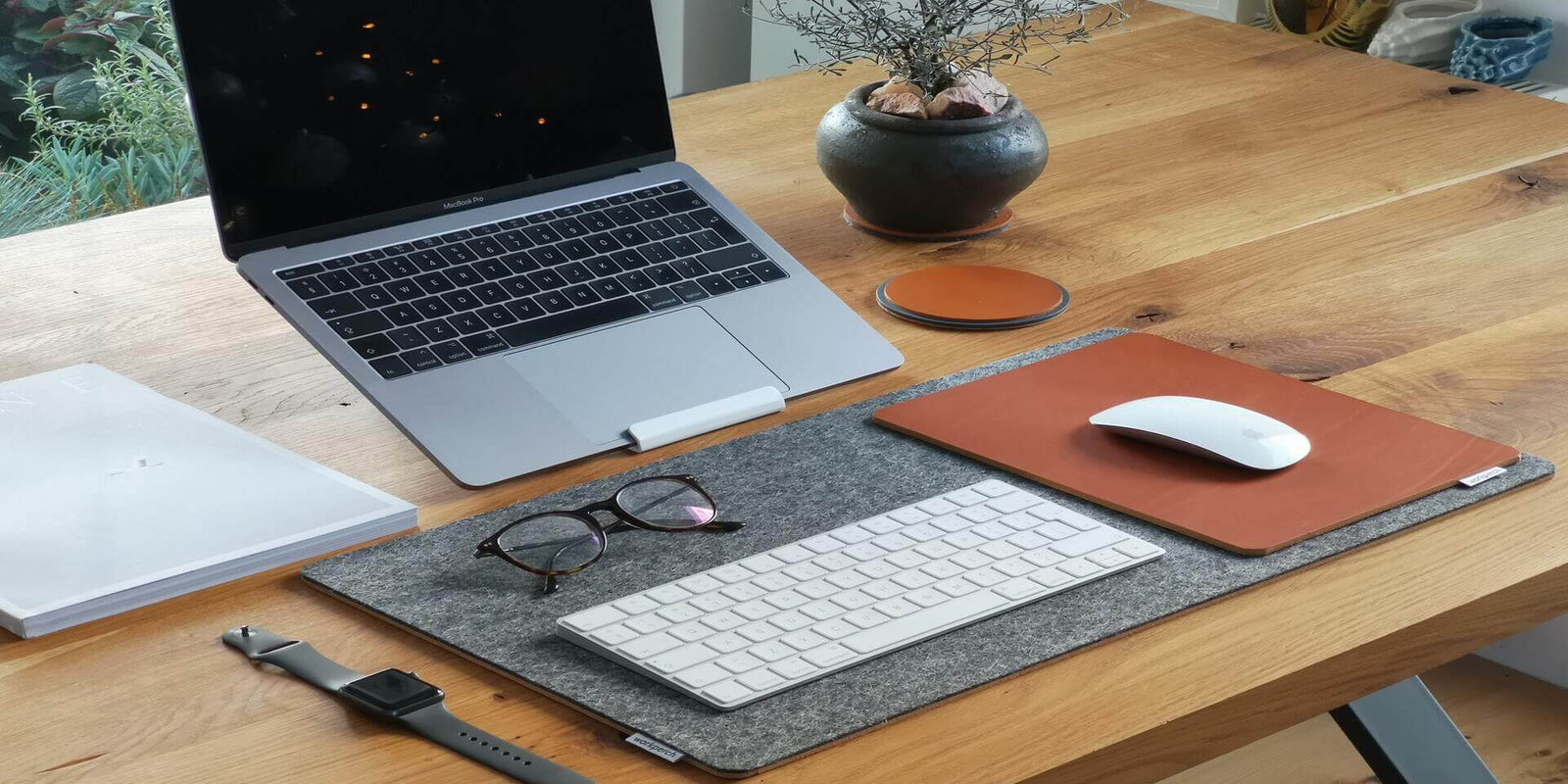 Metal-vs-Wood-Laptop-Stands-Which-is-more-suitable-for-you